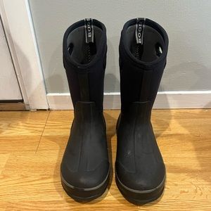 BOGS Kids Size 4 Boot in Black